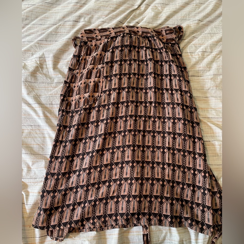 Reversible wrap skirt in dogwood textile